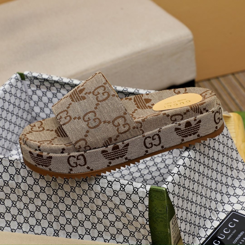 G*u*i slippers